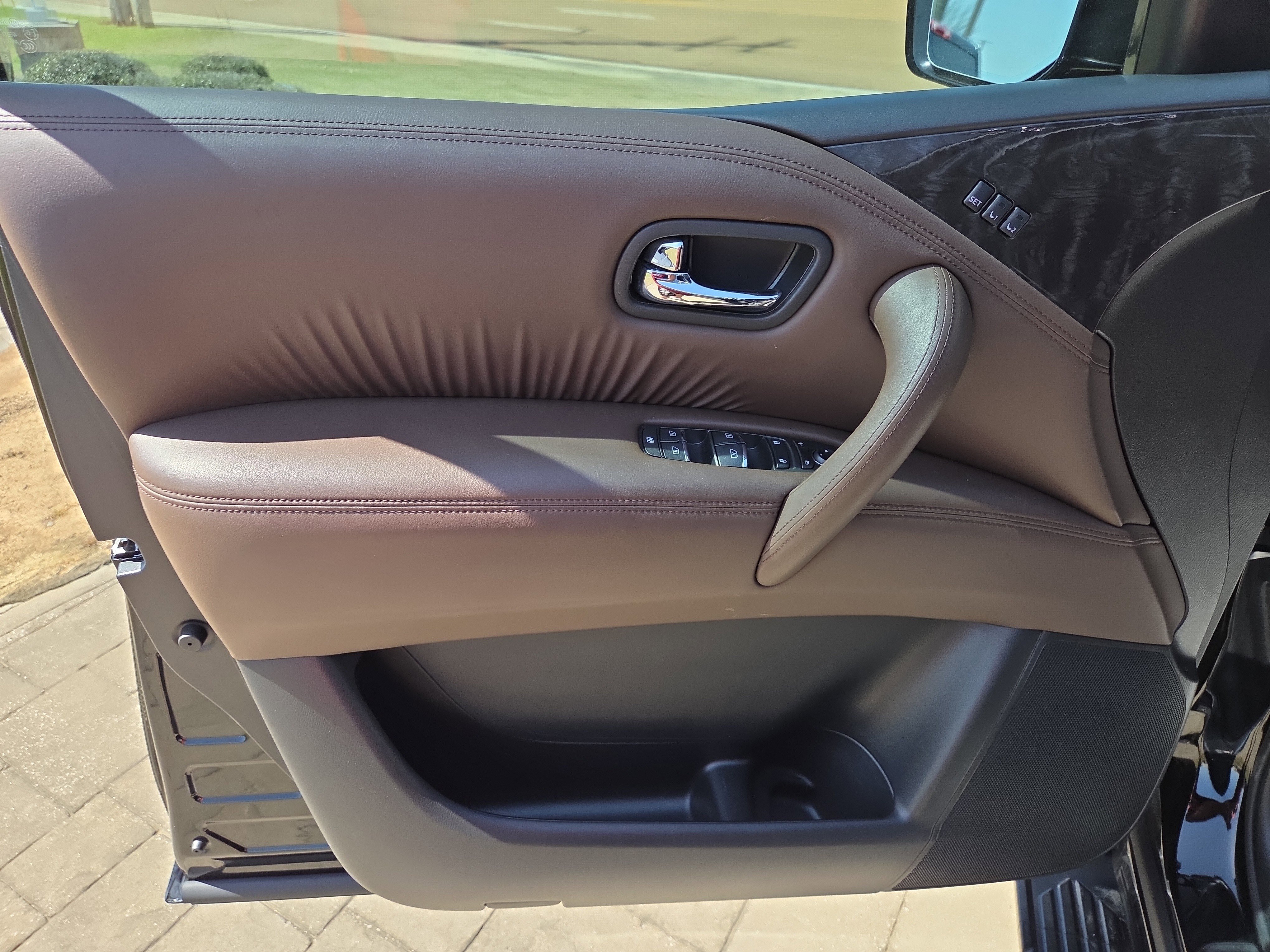 Used 2022 Nissan Armada Platinum w/ Captain's Chairs Package image 5