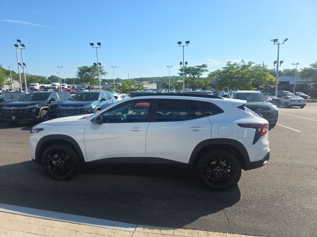 New 2026 Chevrolet Trax LT w/ Midnight Edition FWD image 5