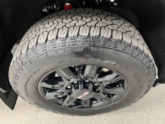 Used 2025 GMC Sierra 3500 AT4 w/ AT4 Premium Plus Package image 16