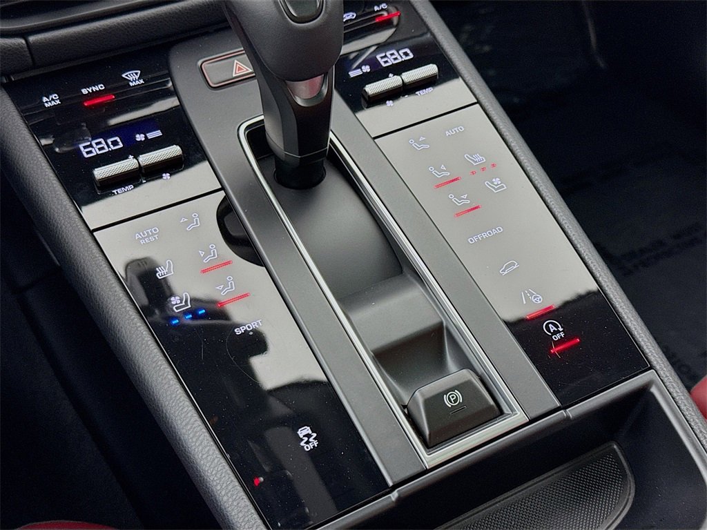 Used 2025 Porsche Macan image 22