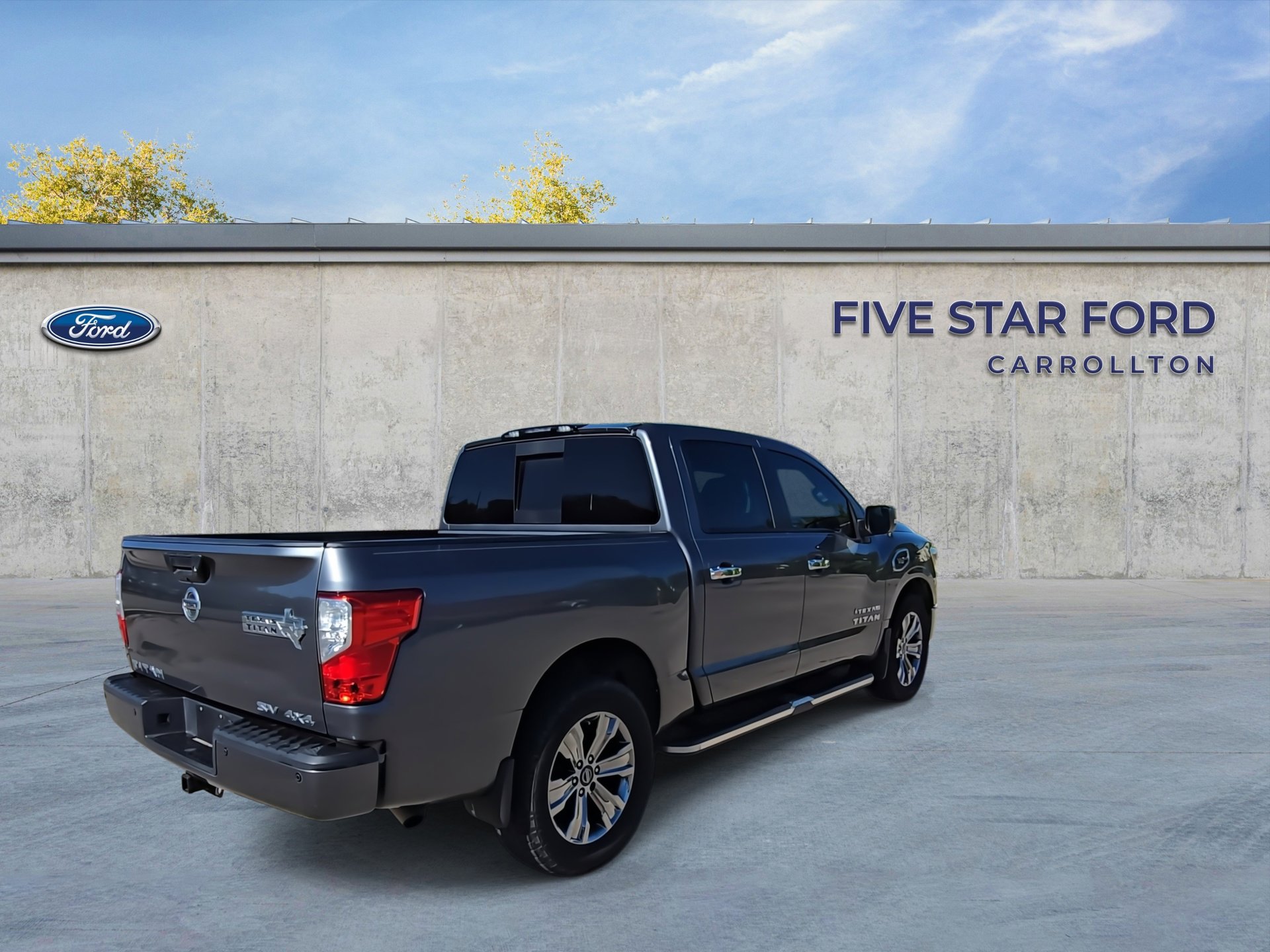 Used 2017 Nissan Titan SV image 8