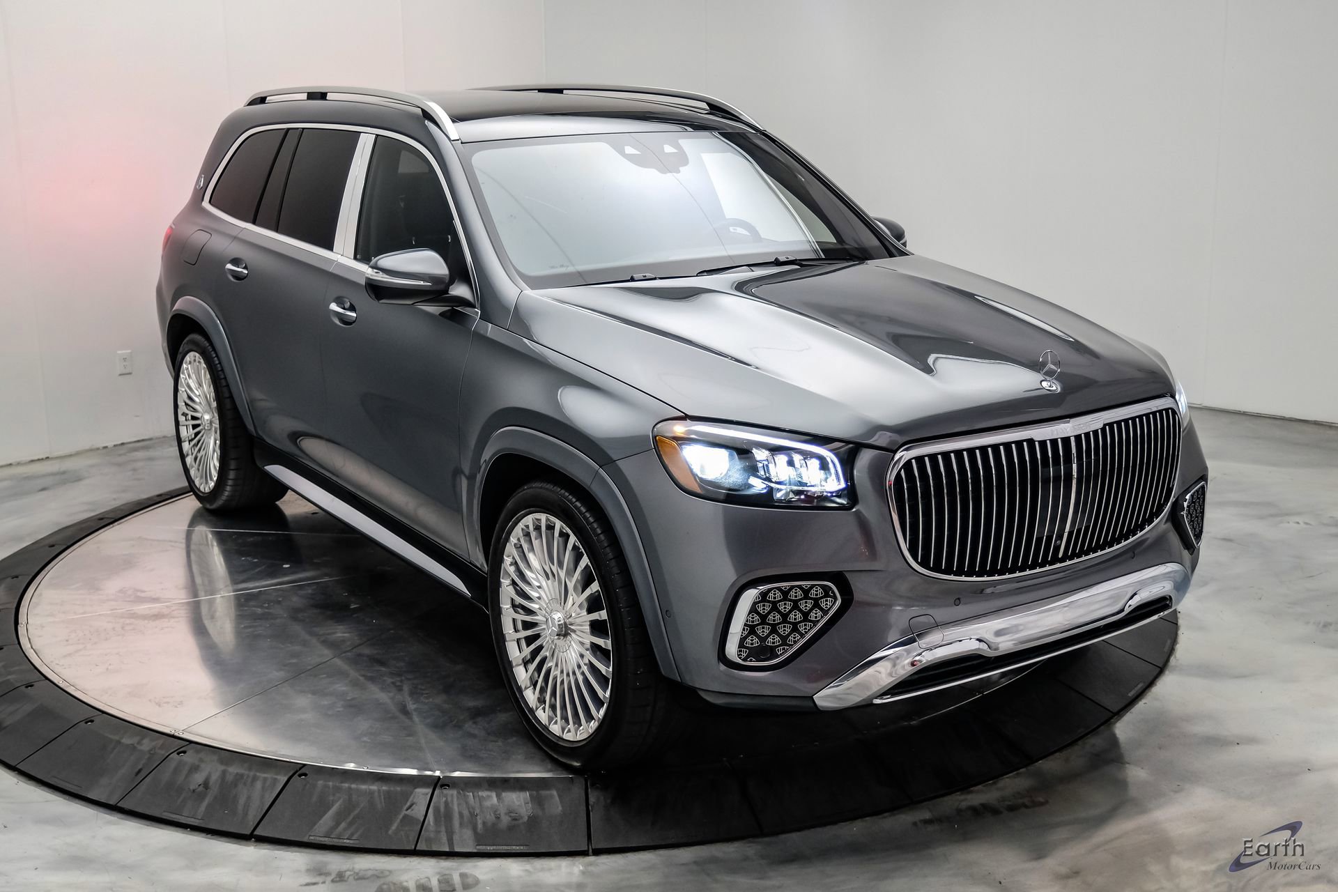 Used 2024 Mercedes-Benz Maybach GLS 600 4MATIC image 31