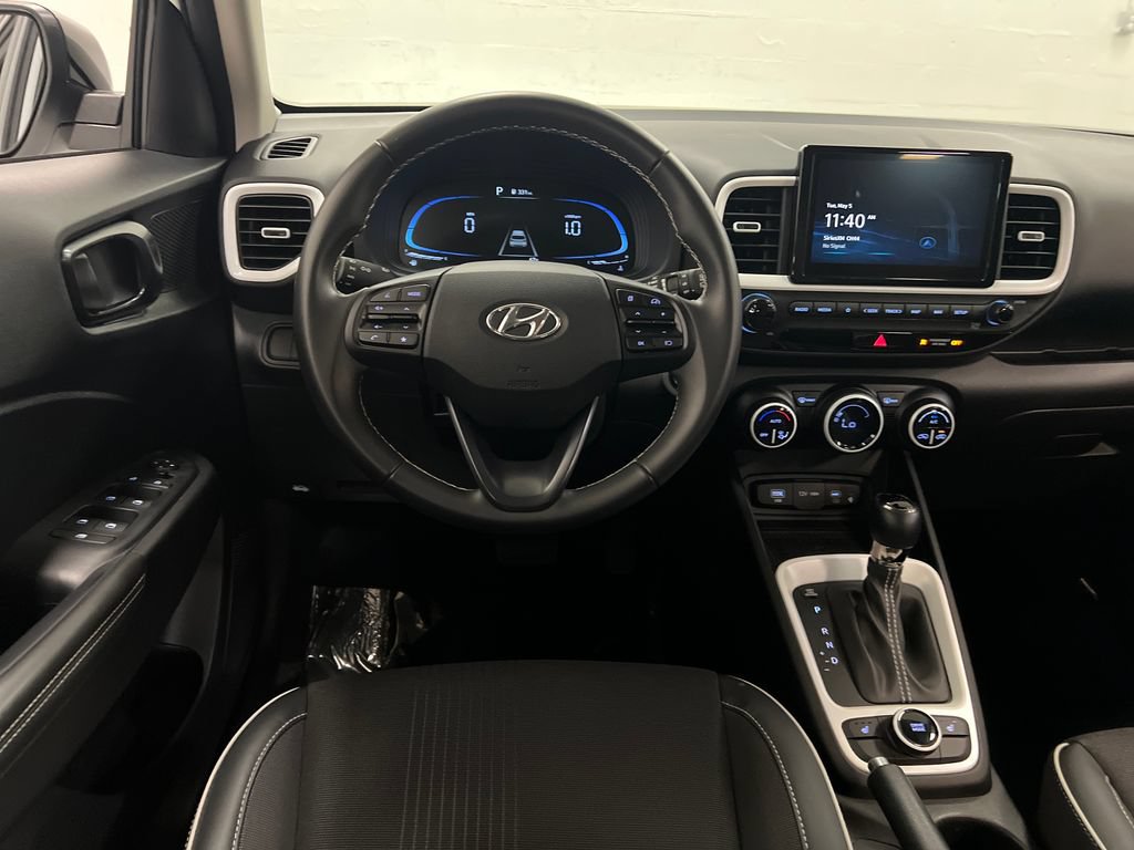Used 2025 Hyundai Venue Limited FWD image 15