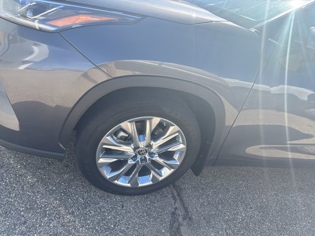 Used 2024 Toyota Highlander Limited image 8