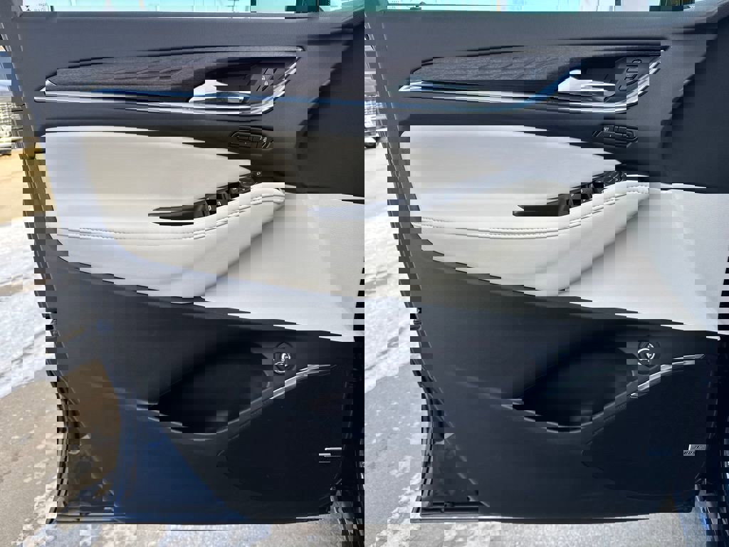 Used 2024 Buick Enclave Avenir image 15