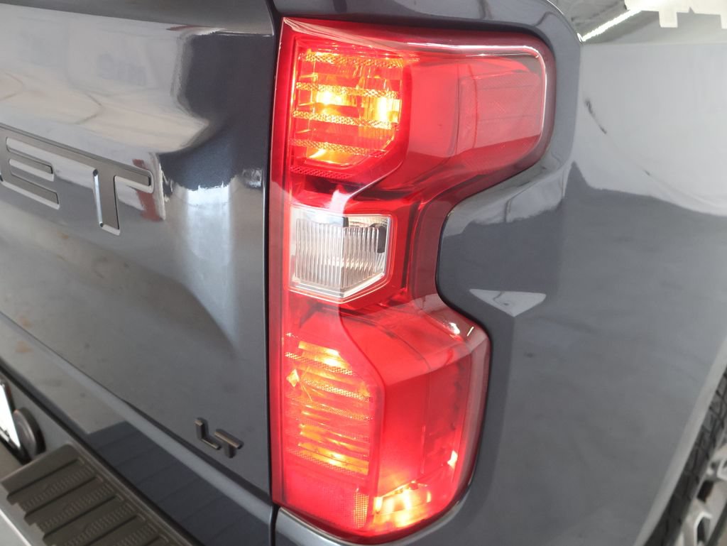 Used 2022 Chevrolet Silverado 1500 LT AWD/4WD image 30