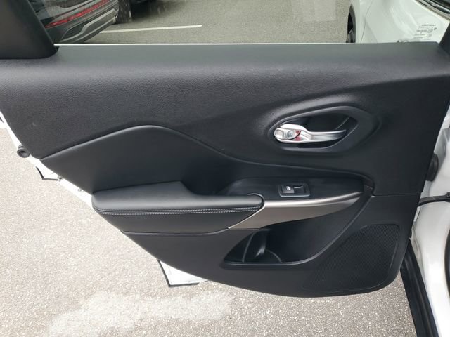 Used 2019 Jeep Cherokee Latitude Plus image 8