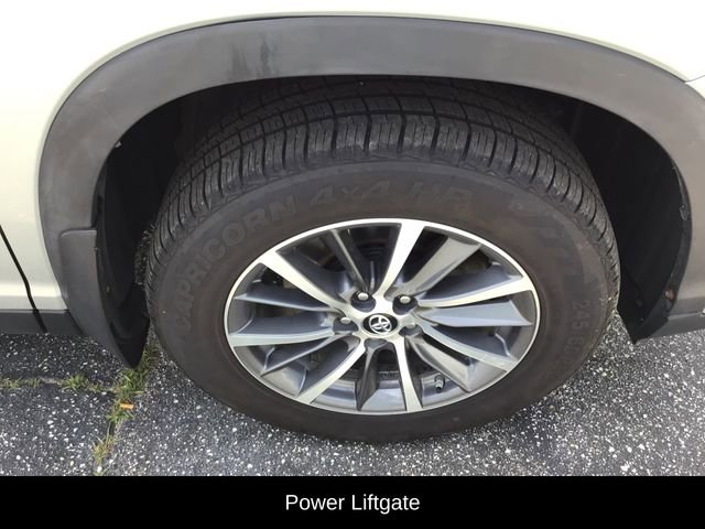 Used 2019 Toyota Highlander XLE AWD/4WD image 13