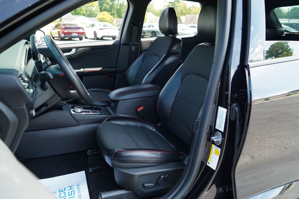 Used 2023 Ford Escape ST-Line AWD/4WD image 6
