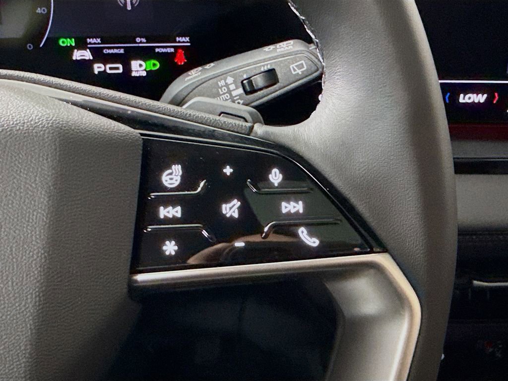 Used 2025 Audi Q6 e-tron Premium Plus image 15