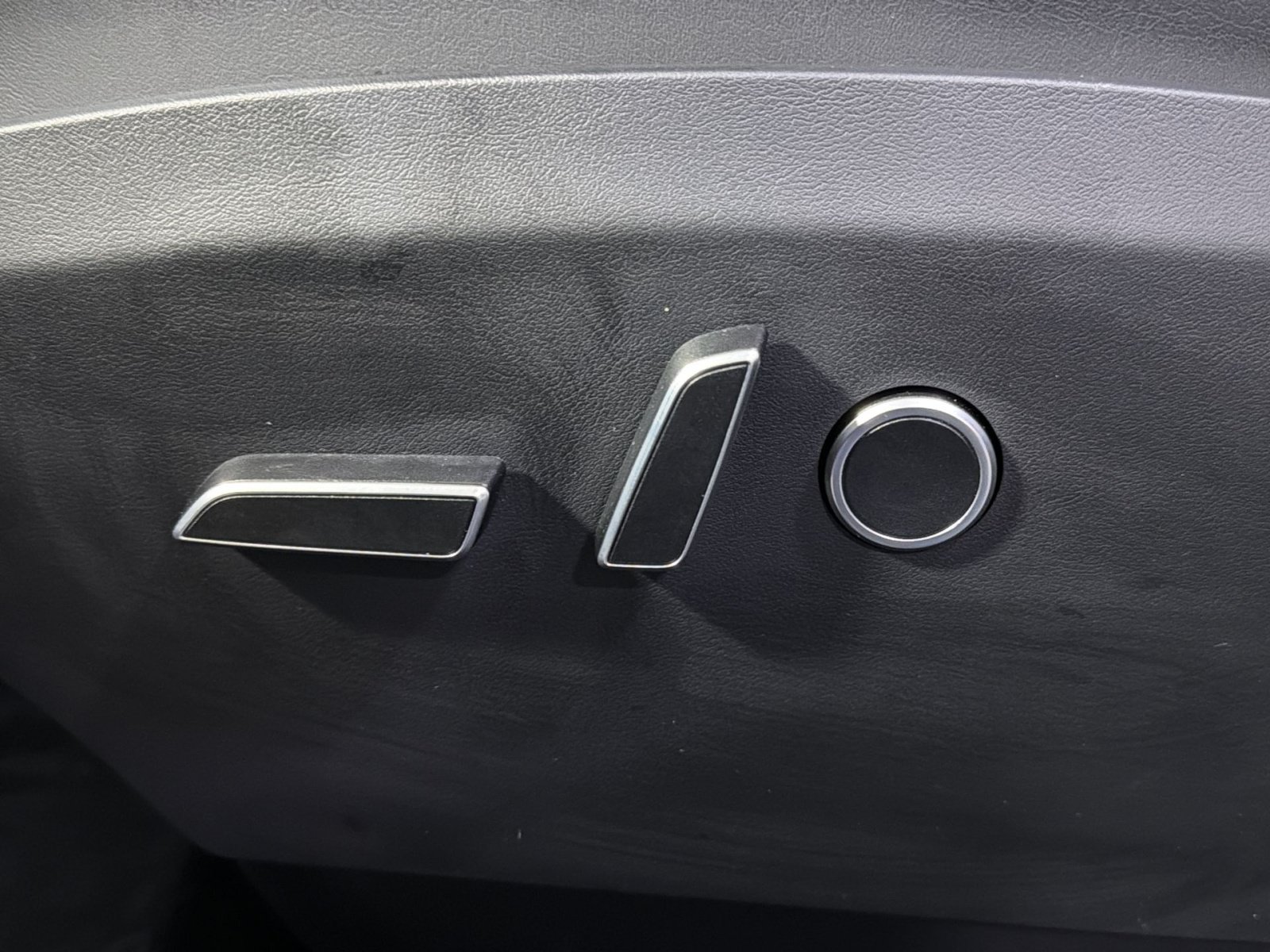 Used 2023 Tesla Model X AWD/4WD image 26