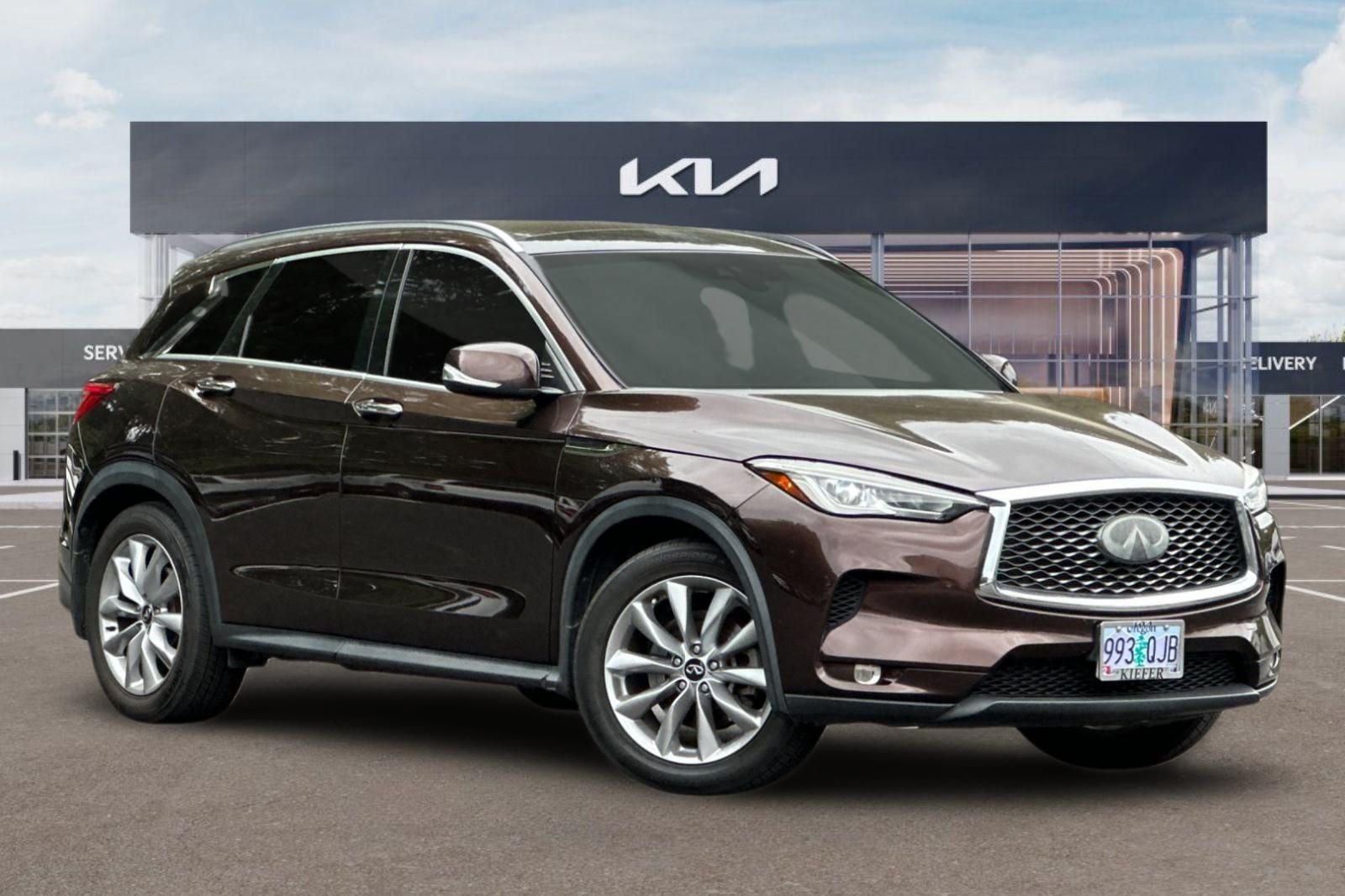 Used 2020 INFINITI QX50 Luxe w/ Navigation Package FWD image 2