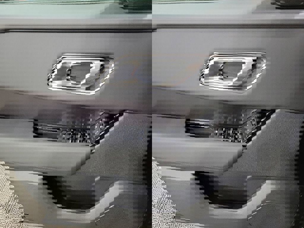 New 2026 Land Rover Range Rover Velar Dynamic SE image 14