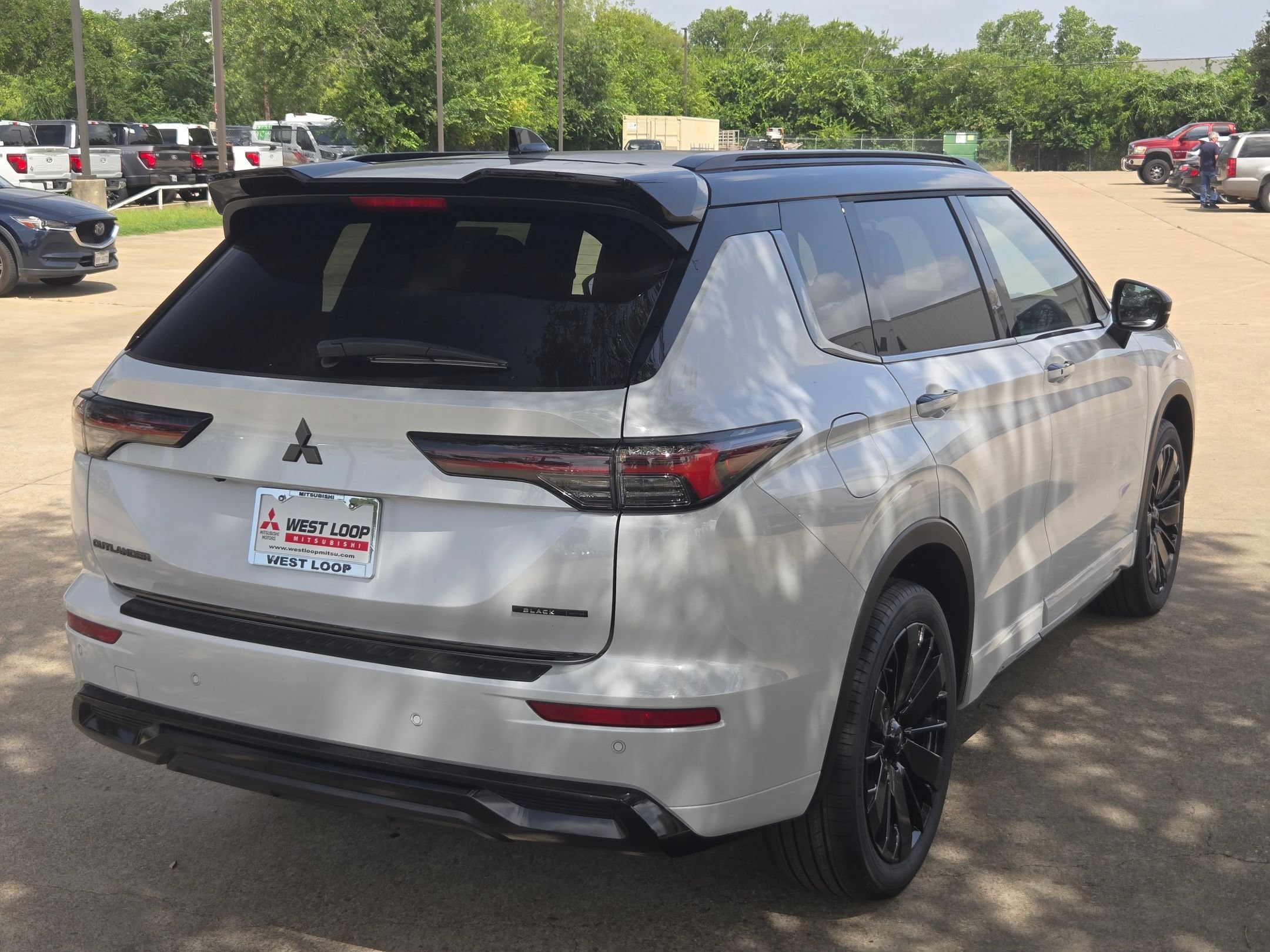 New 2026 Mitsubishi Outlander SEL Black Edition FWD image 6