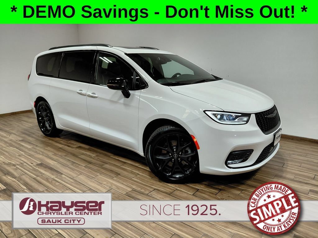 New 2026 Chrysler Pacifica Limited w/ S Appearance Package