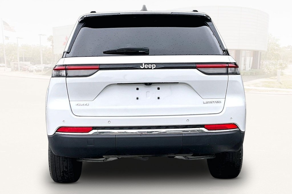 Used 2024 Jeep Grand Cherokee Limited AWD/4WD image 5
