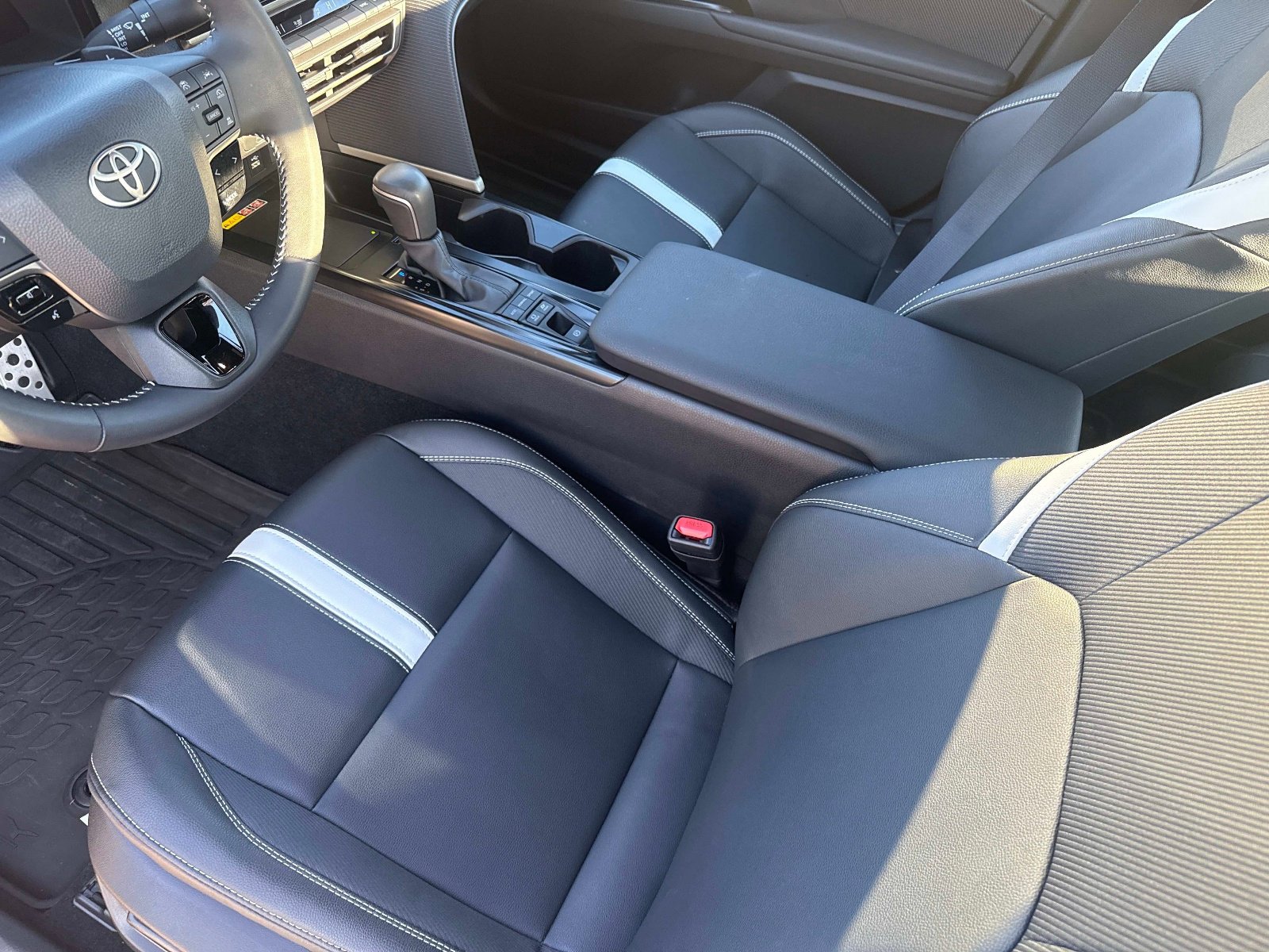 Used 2025 Toyota Camry SE image 19