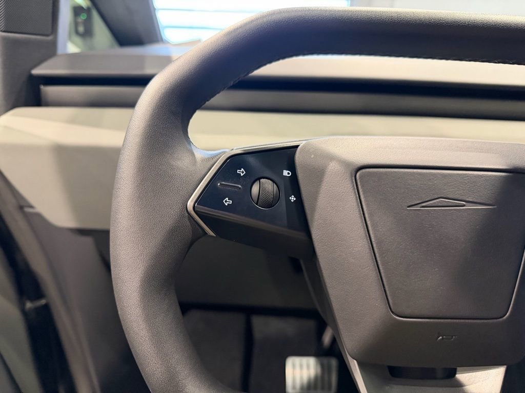 Used 2024 Tesla Cybertruck AWD Crew Cab image 33