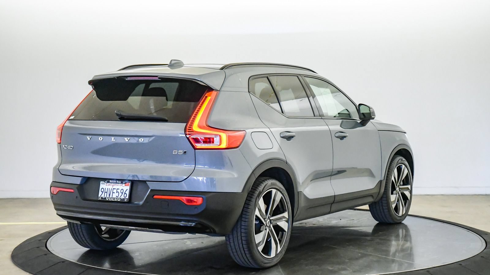 Certified 2023 Volvo XC40 B5 Plus w/ Protection Package Premier AWD/4WD image 5