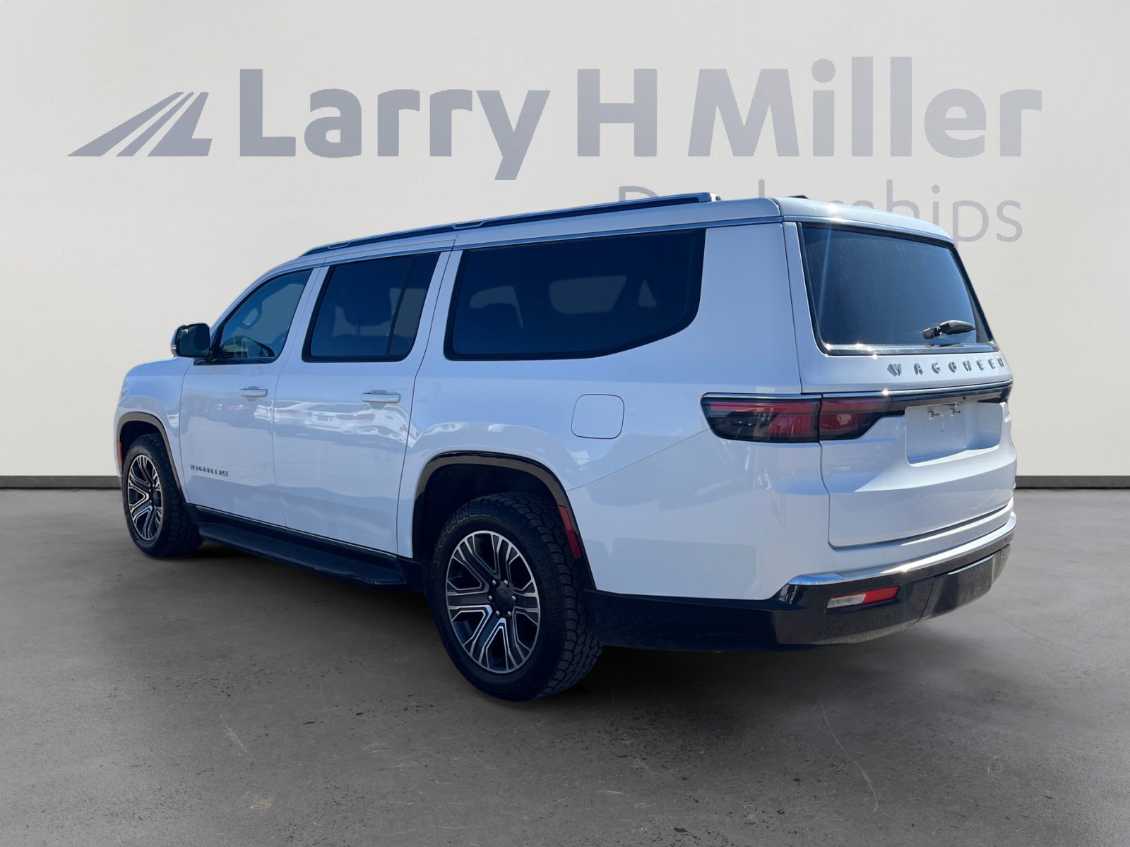 Certified 2024 Jeep Wagoneer L Series II image 3