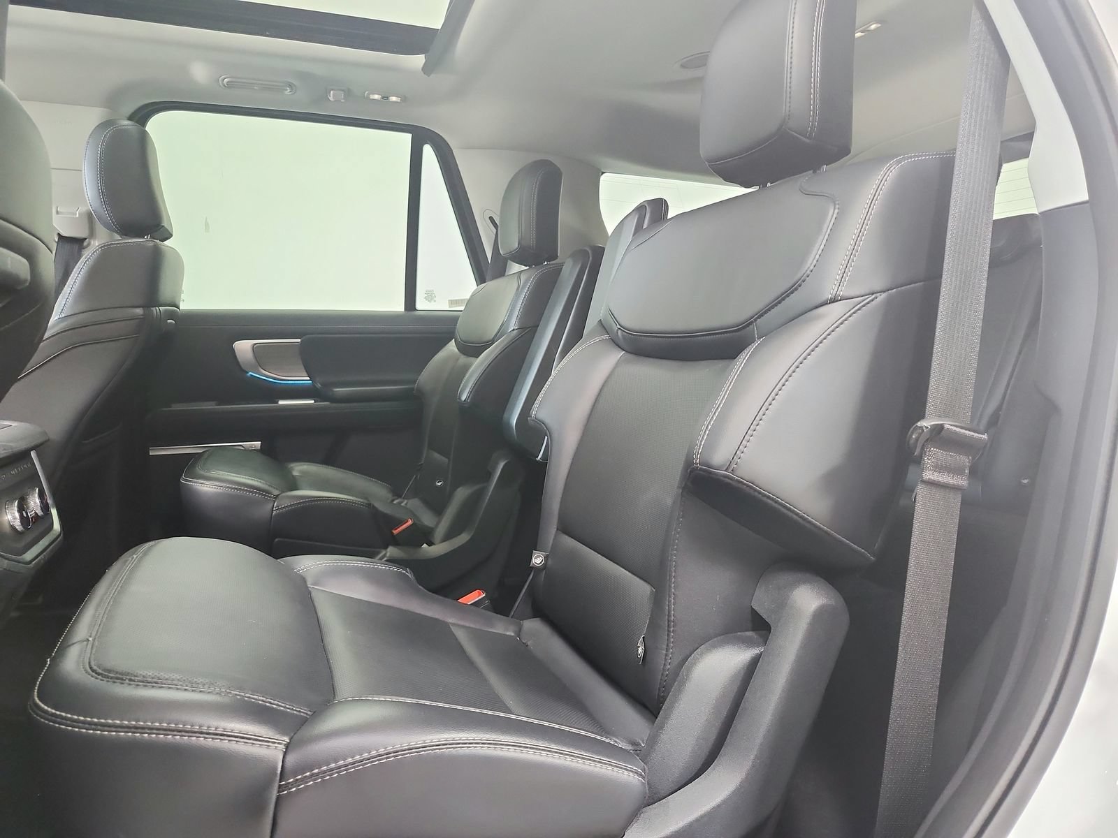 Used 2025 Ford Expedition Platinum AWD/4WD image 11
