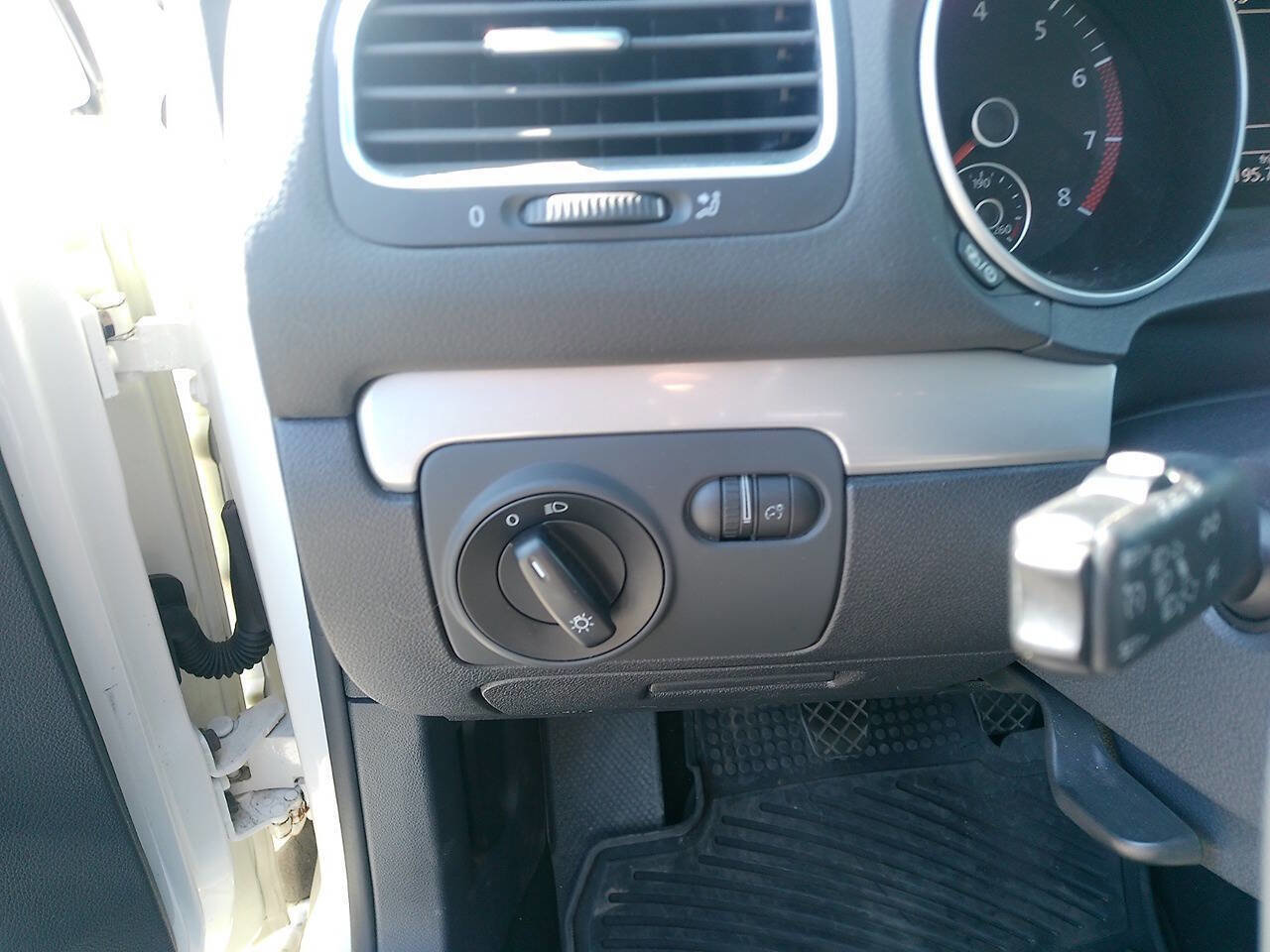 Used 2013 Volkswagen Golf 2-Door image 26