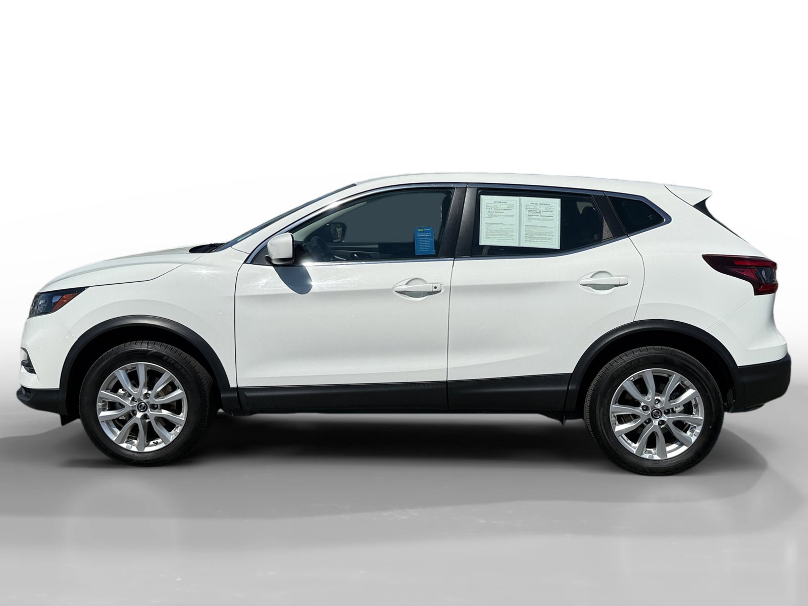 Used 2021 Nissan Rogue Sport S image 2