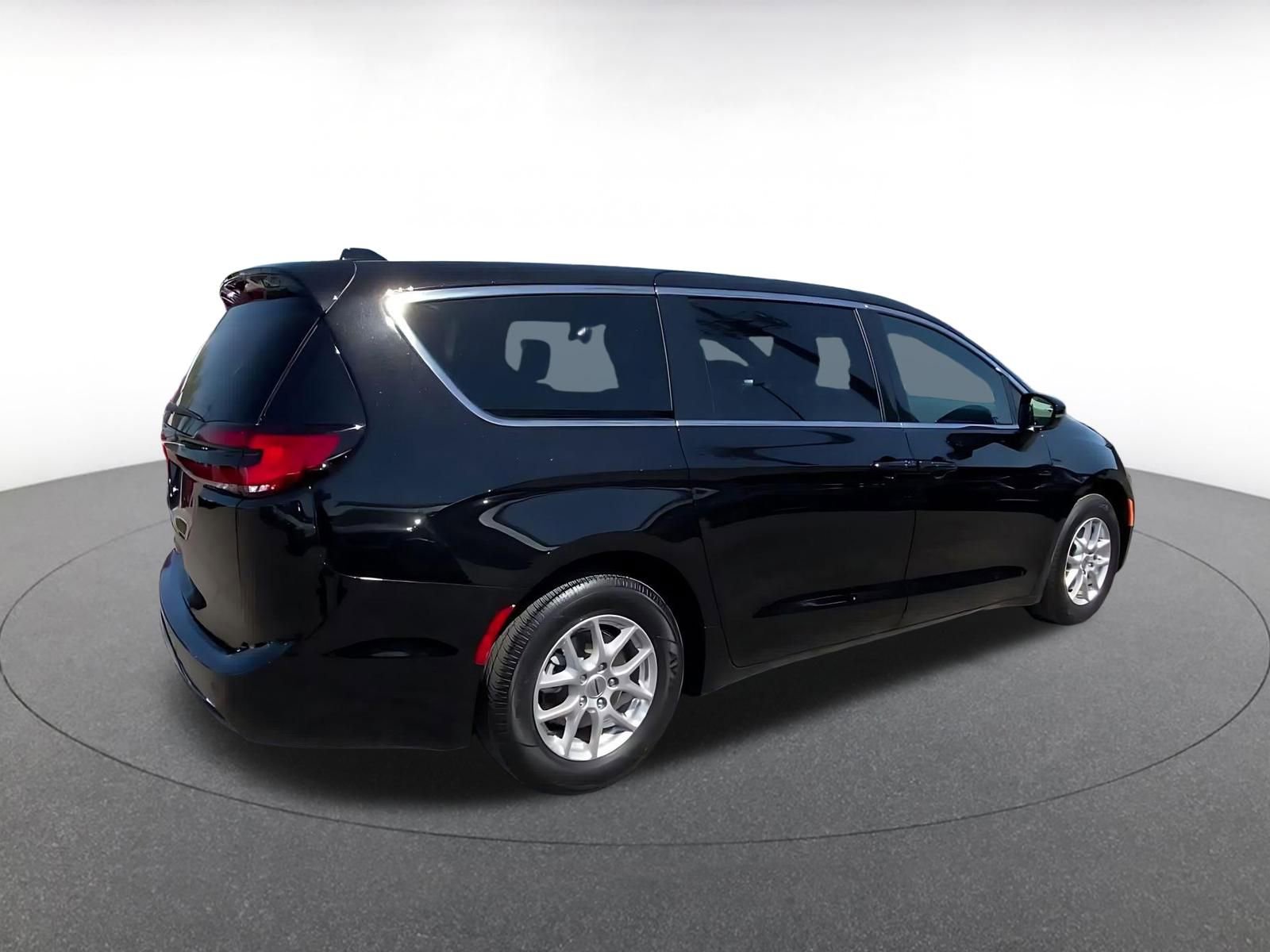 Used 2025 Kia Sportage LX image 15