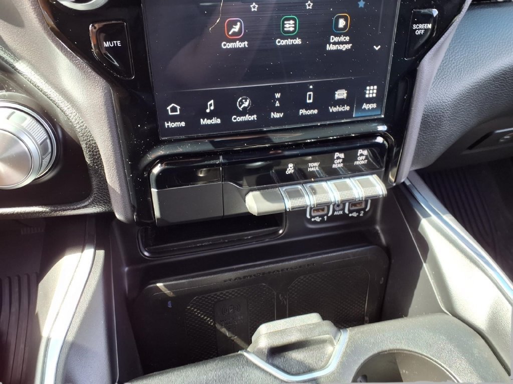 Used 2023 RAM 1500 Laramie AWD/4WD image 9