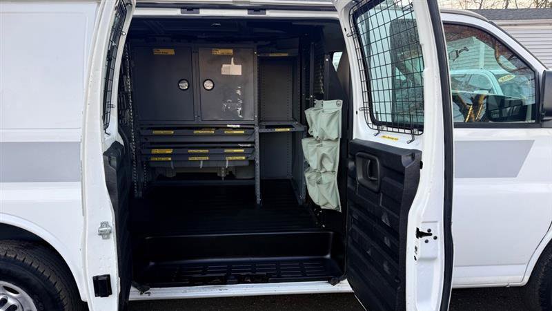 Used 2011 Chevrolet Express 2500 RWD image 32