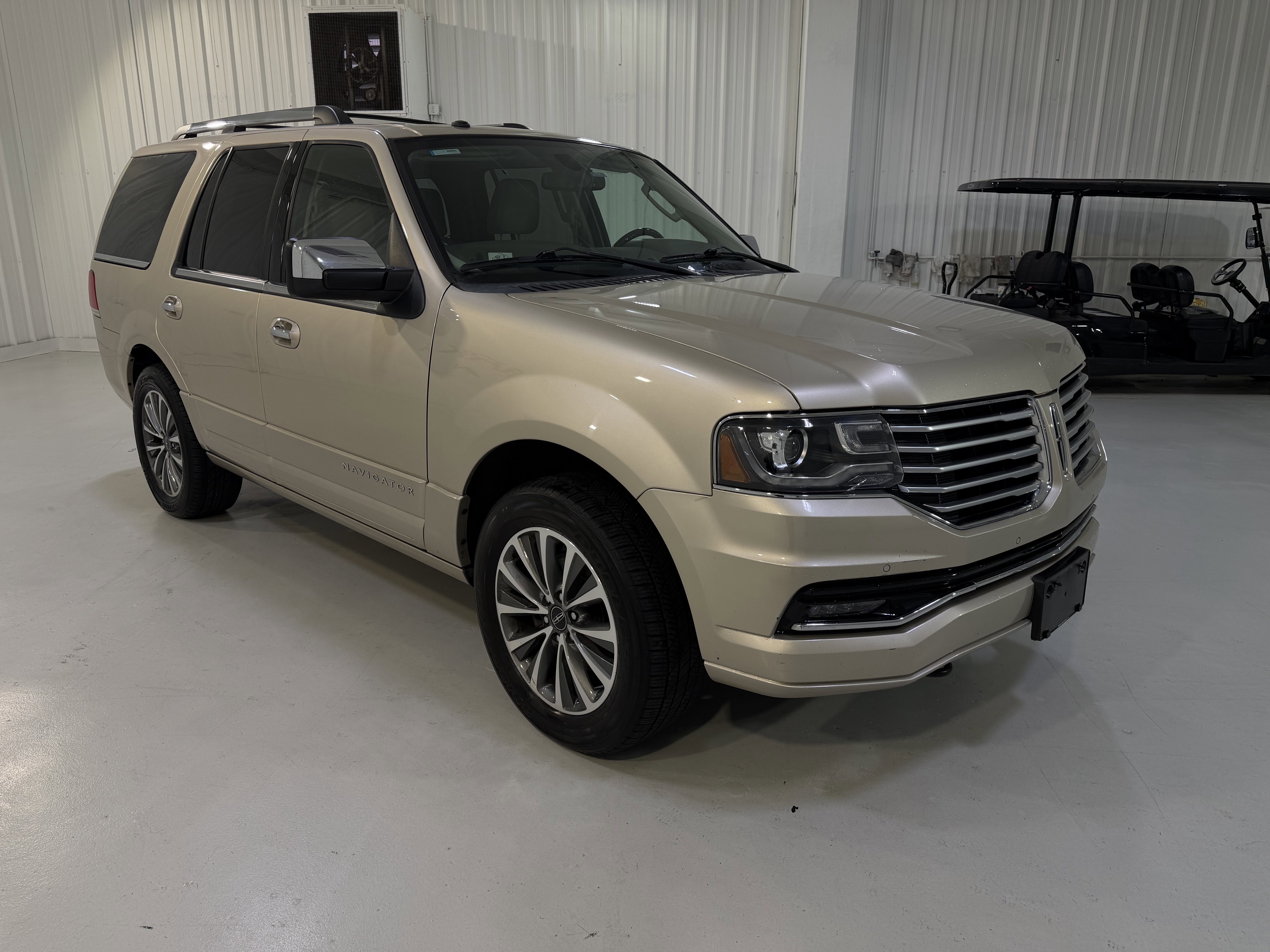 Used 2017 Lincoln Navigator Select RWD image 7