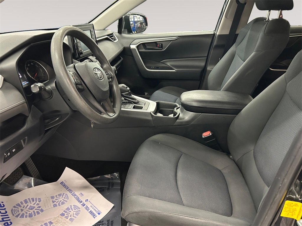 Used 2019 Toyota RAV4 LE image 9