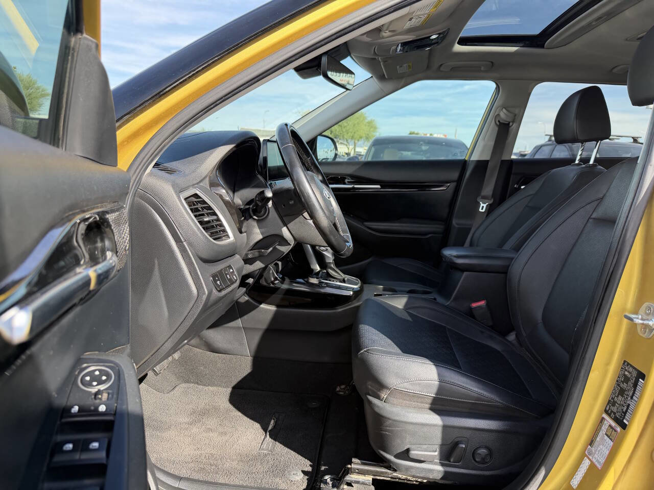 Used 2021 Kia Seltos SX w/ SX Sunroof Package image 17