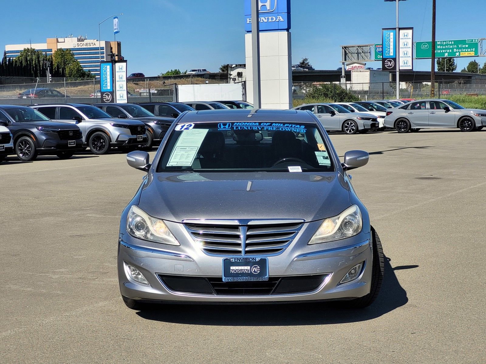 Used 2012 Hyundai Genesis 4.6 RWD image 2
