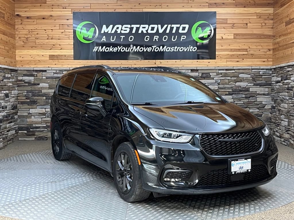 Used 2022 Chrysler Pacifica Touring-L w/ S Appearance Package AWD/4WD image 5