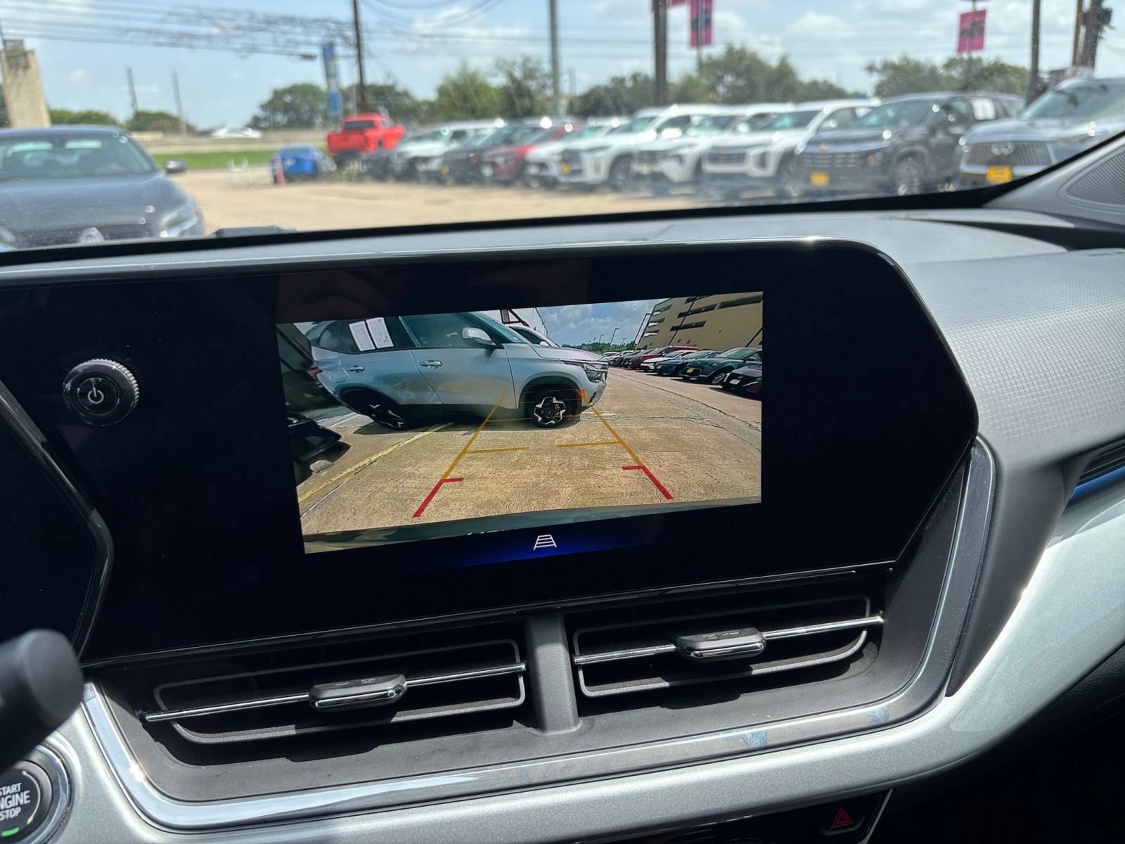 Used 2025 Chevrolet Trax LT FWD image 18