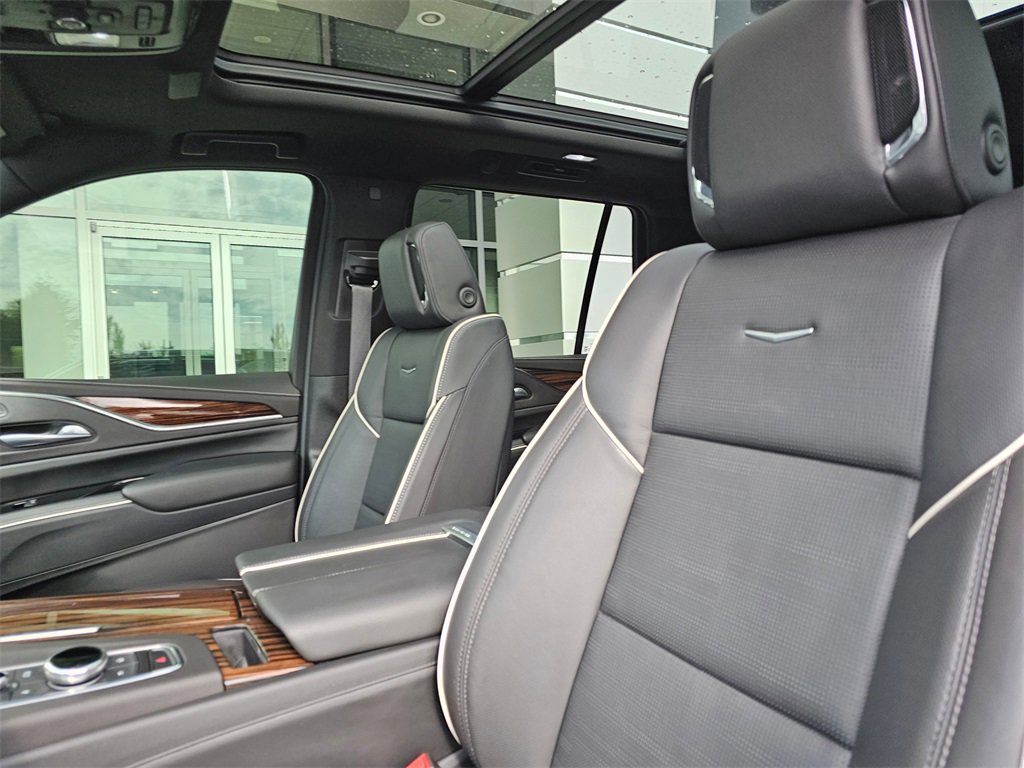 Used 2023 Cadillac Escalade Premium Luxury image 24