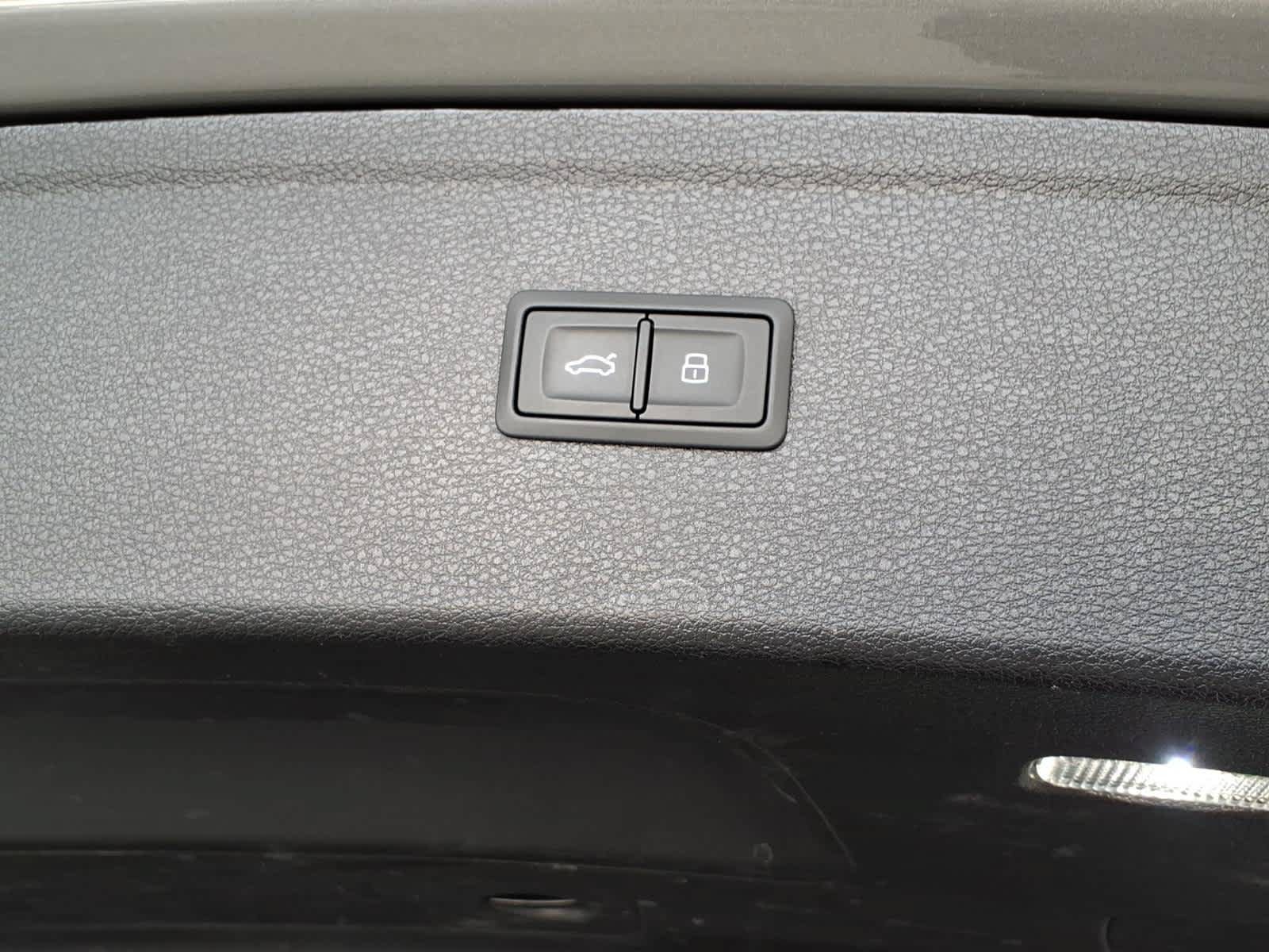 Used 2023 Audi Q5 2.0T Premium Plus w/ Premium Plus Package AWD/4WD image 12