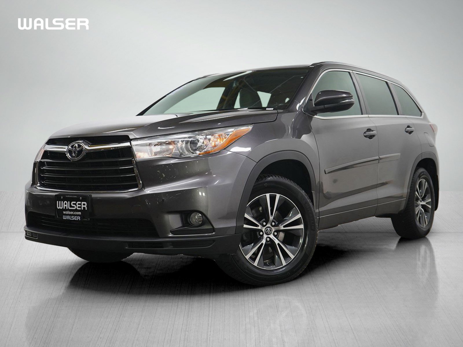 Used 2016 Toyota Highlander XLE AWD/4WD image 1