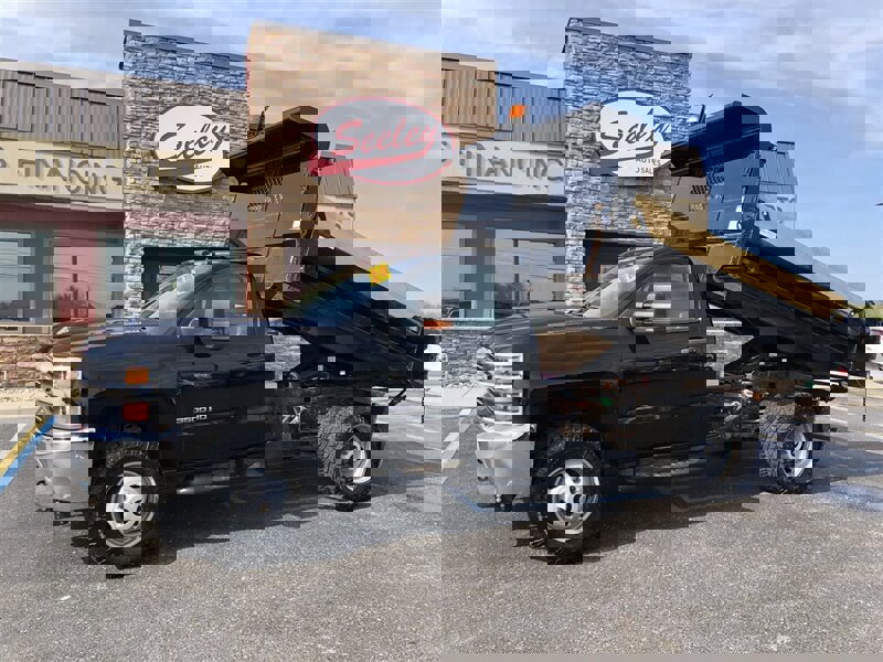 Used 2017 Chevrolet Silverado 3500 W/T w/ WT Convenience Package image 3