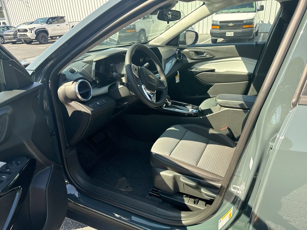 New 2026 Chevrolet Trax LT w/ LT Convenience Package FWD image 13