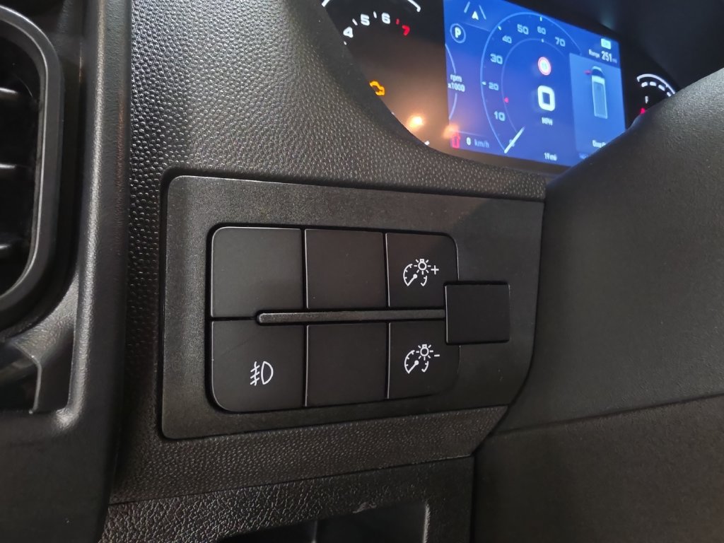New 2026 RAM ProMaster 2500 w/ Premium Convenience Group FWD image 18