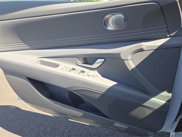 New 2025 Hyundai Elantra SEL image 19