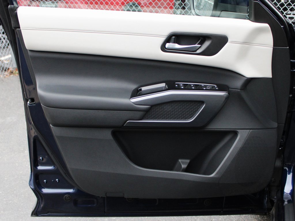 Certified 2024 Nissan Pathfinder SL image 15