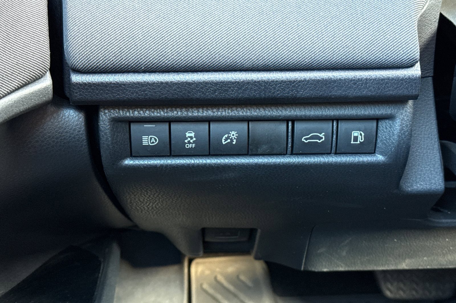 Used 2025 Toyota Camry LE image 34