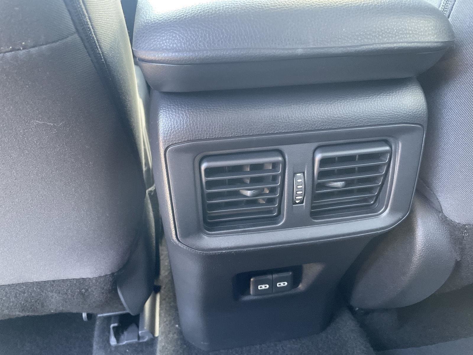 Used 2022 Toyota RAV4 XLE AWD/4WD image 24