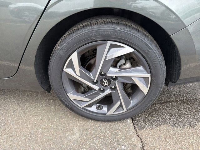 Used 2025 Hyundai Elantra Sport image 6