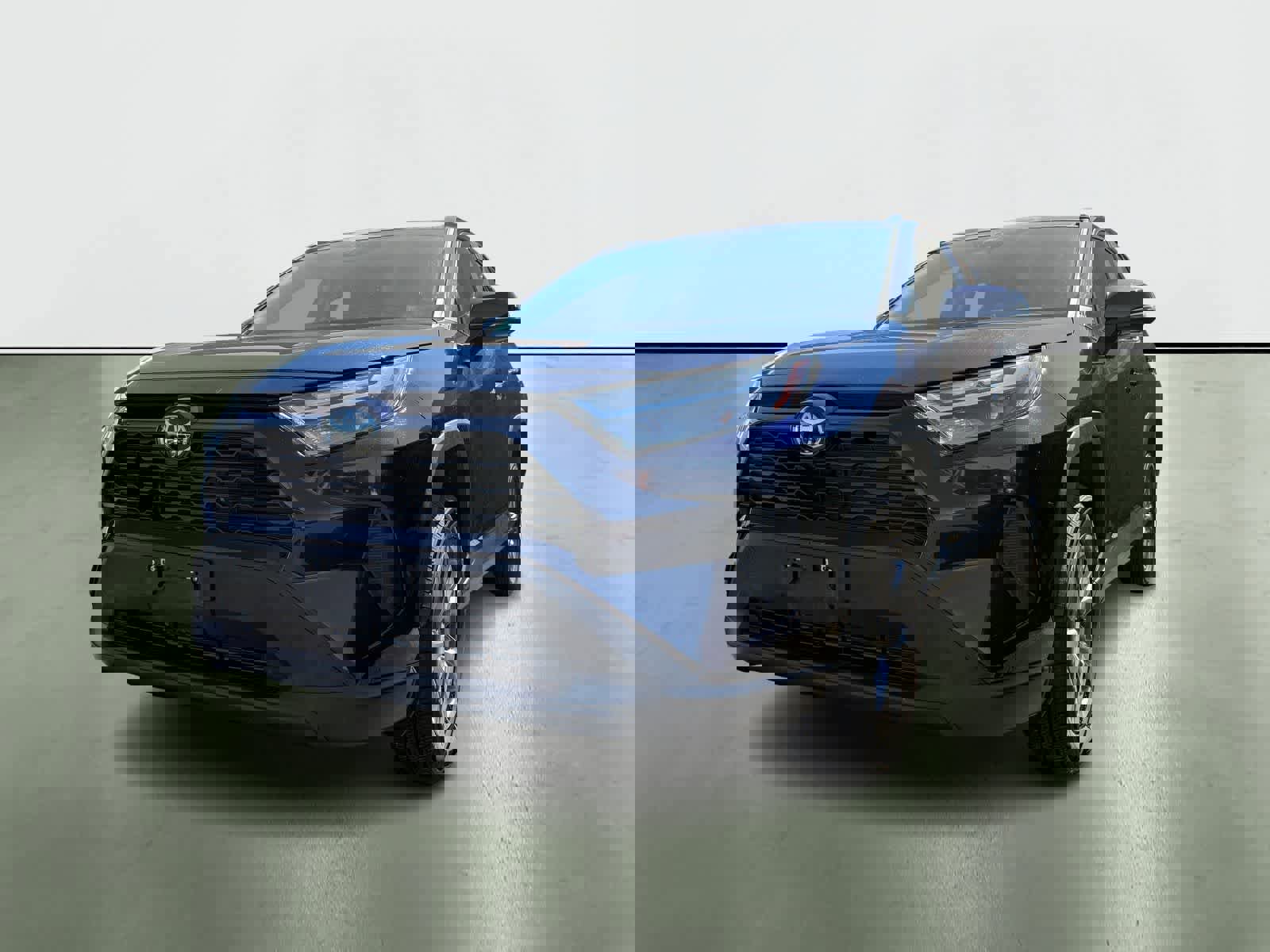 Used 2025 Toyota RAV4 XLE image 2