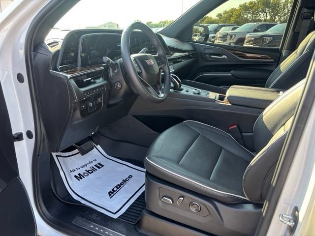 Certified 2024 Cadillac Escalade ESV Premium Luxury w/ Performance Package AWD/4WD image 8