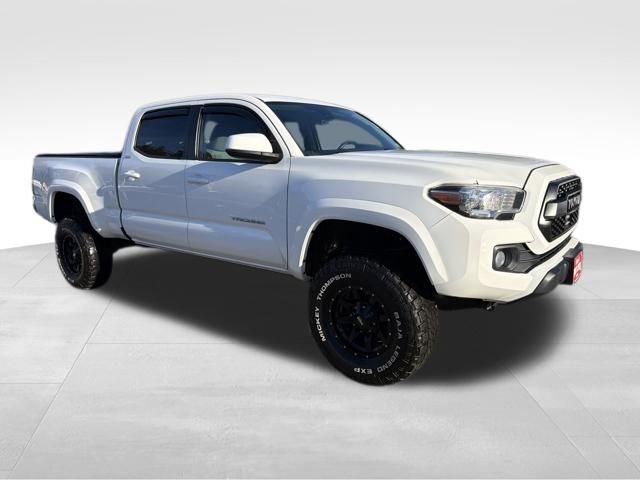 Used 2018 Toyota Tacoma SR5 AWD/4WD image 1